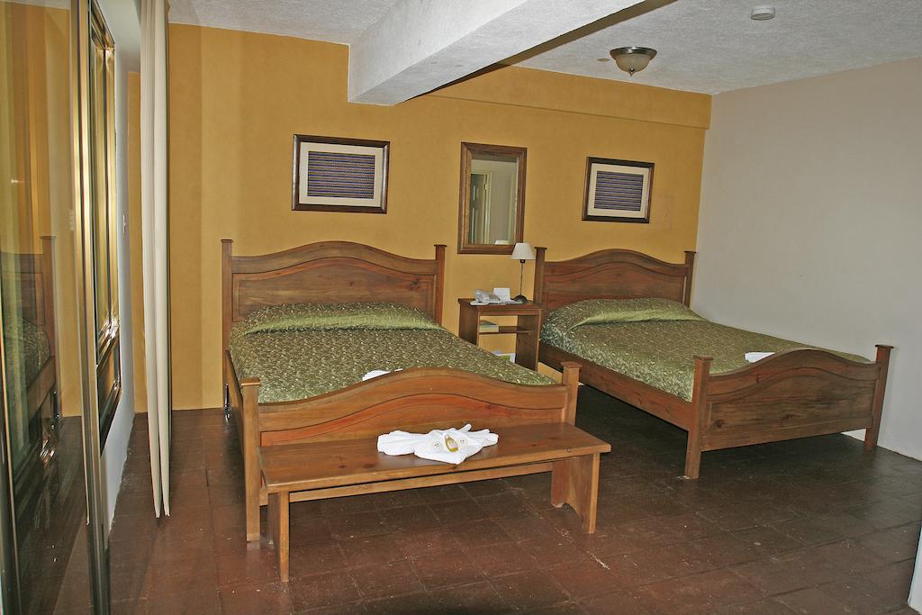 פנחאצ'ל Hotel La Riviera De Atitlan חדר תמונה